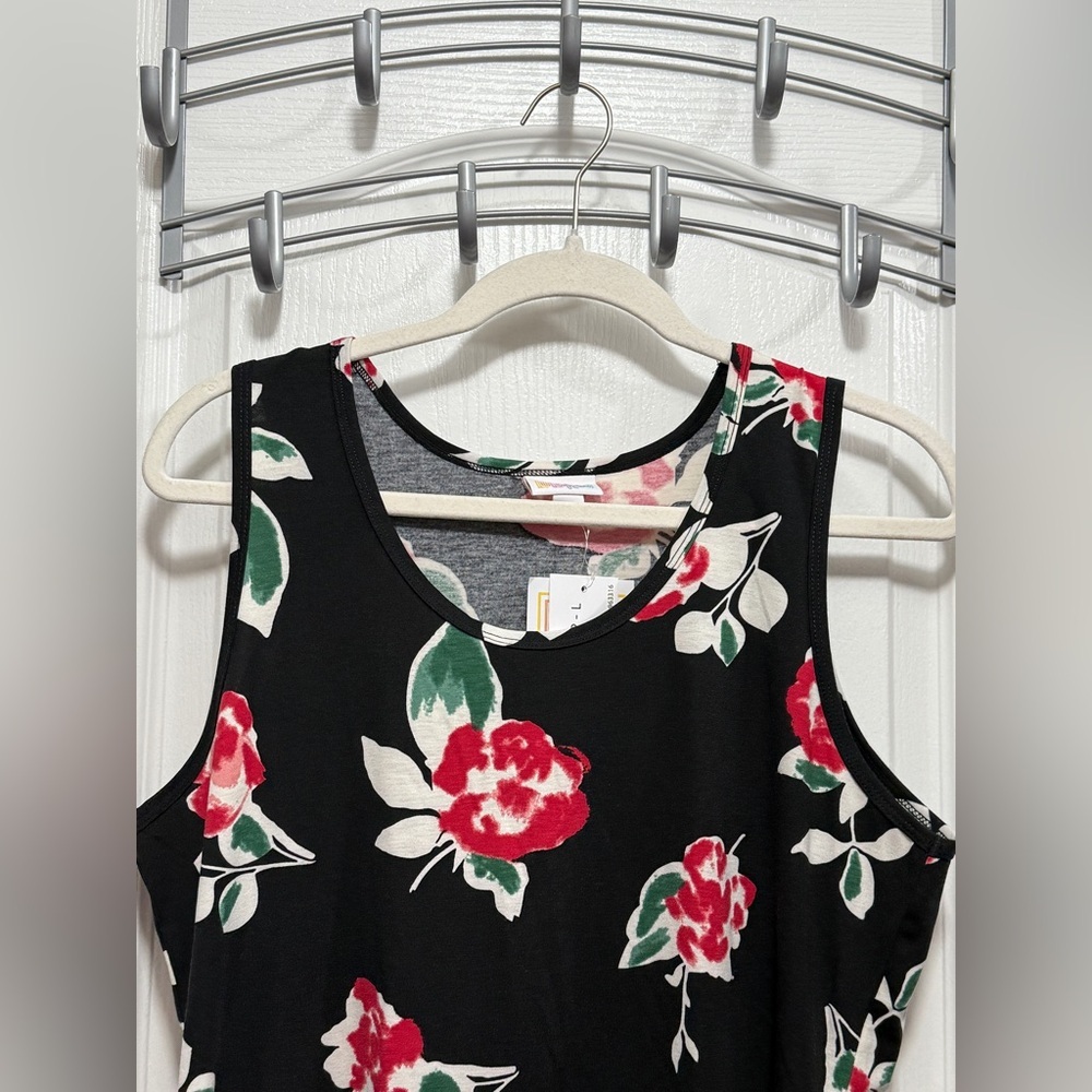 NWT LuLaRoe Tank Top Women’s‎ L Black Red Roses Sleeveless Floral Dark Romantic - Picture 3 of 16